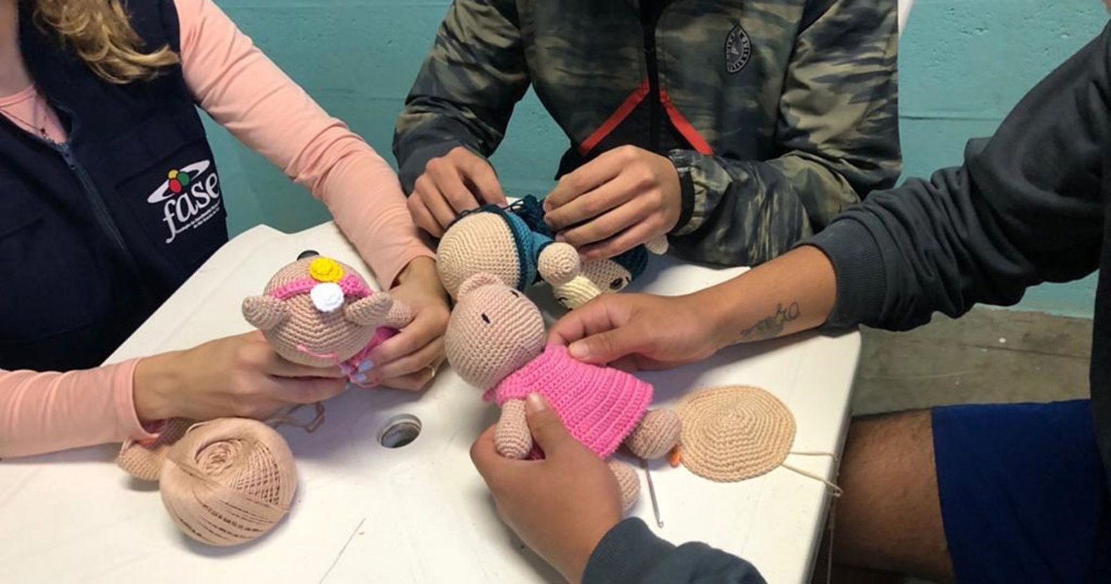 Imagem ilustrativa: Defensoria Pública apoia projeto de jovens internos do CASE que fabricam e vendem produtos de crochê