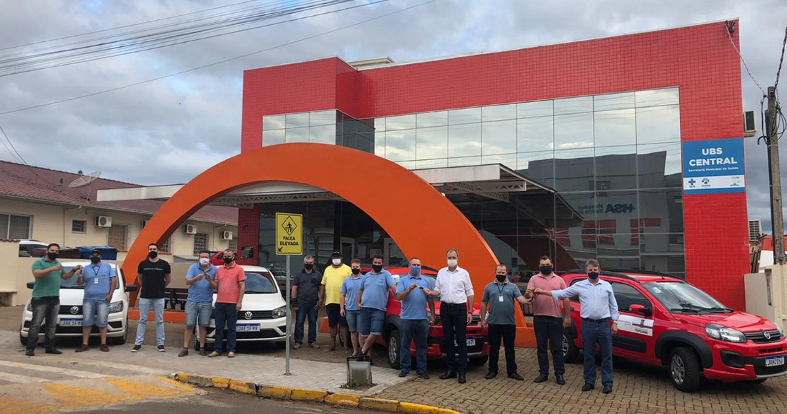 Imagem ilustrativa: Prefeito Vilmar Merotto realiza entrega de veículos a Secretaria de Saúde