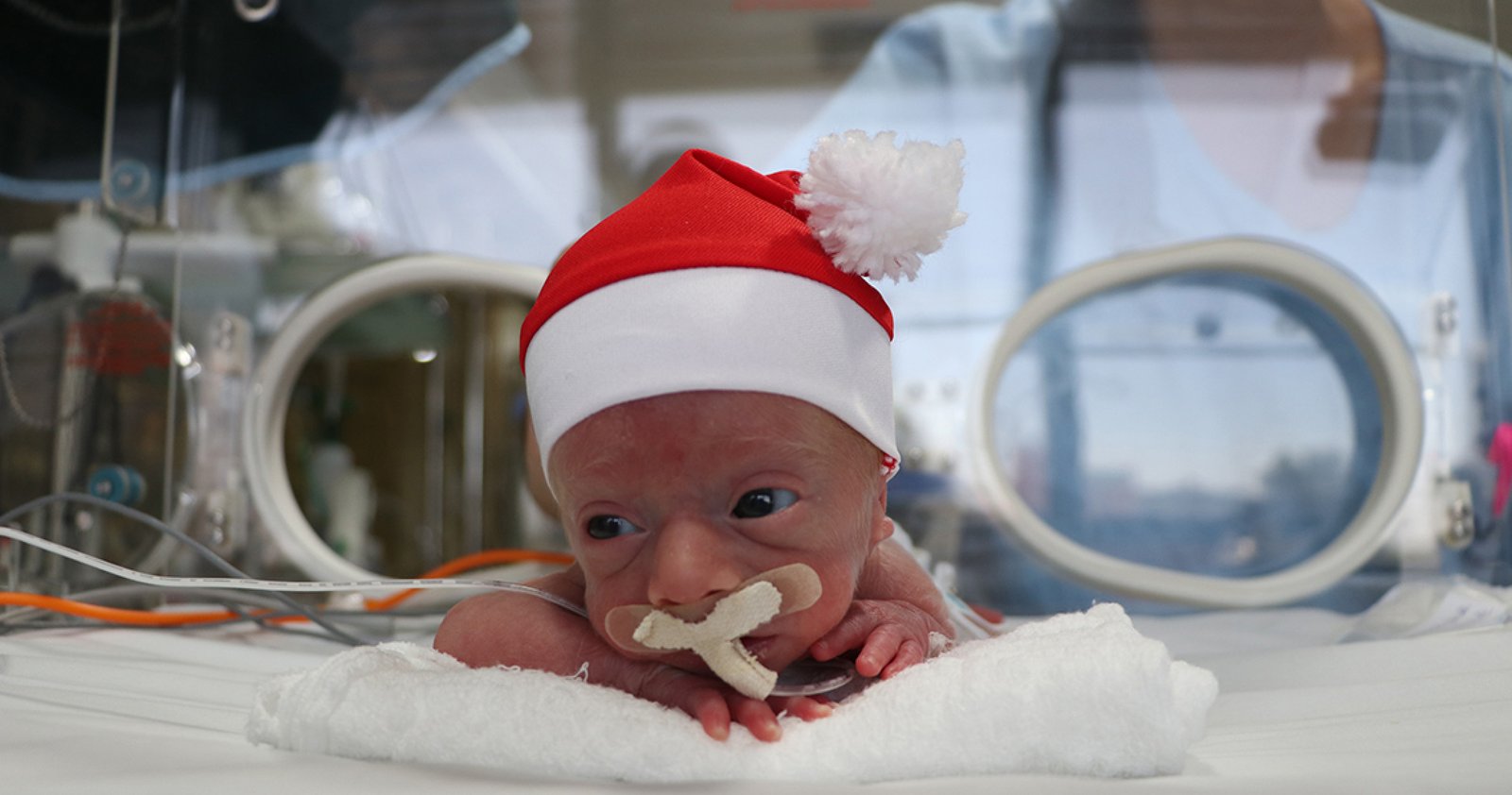 Imagem ilustrativa: Bebês prematuros ganham gorrinhos para celebrar o Natal