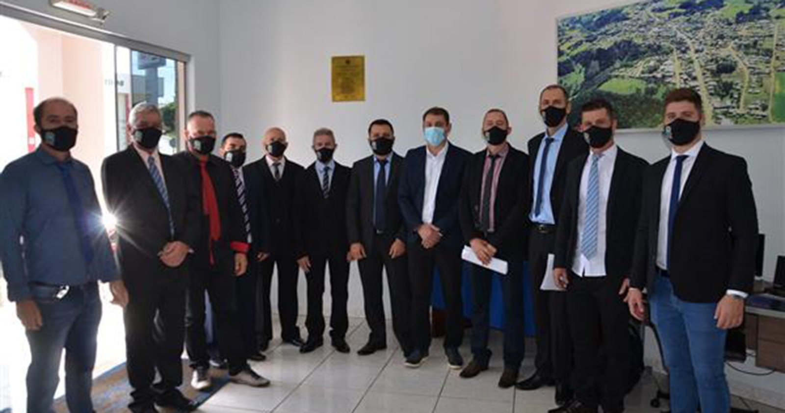 Imagem ilustrativa: Prefeito e vereadores de São João da Urtiga tomam posse
