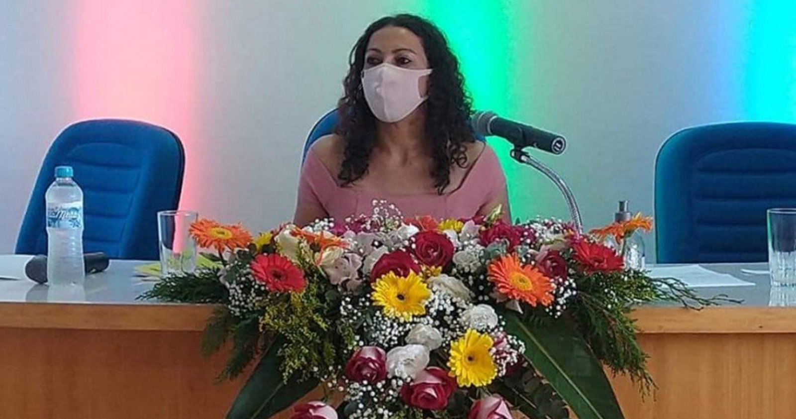 Imagem ilustrativa: Fabiana Andrade preside Câmara de Mato Castelhano
