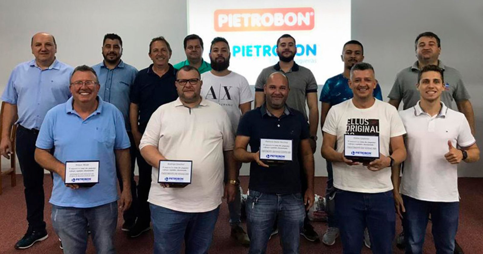 Imagem ilustrativa: Pietrobon Alimentos e Tubos e Mangueiras prestam homenagens a colaboradores