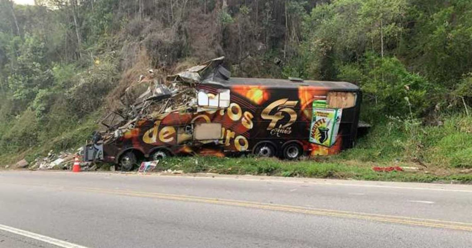 Imagem ilustrativa: Vocalista dos Garotos de Ouro morre após acidente com ônibus do grupo