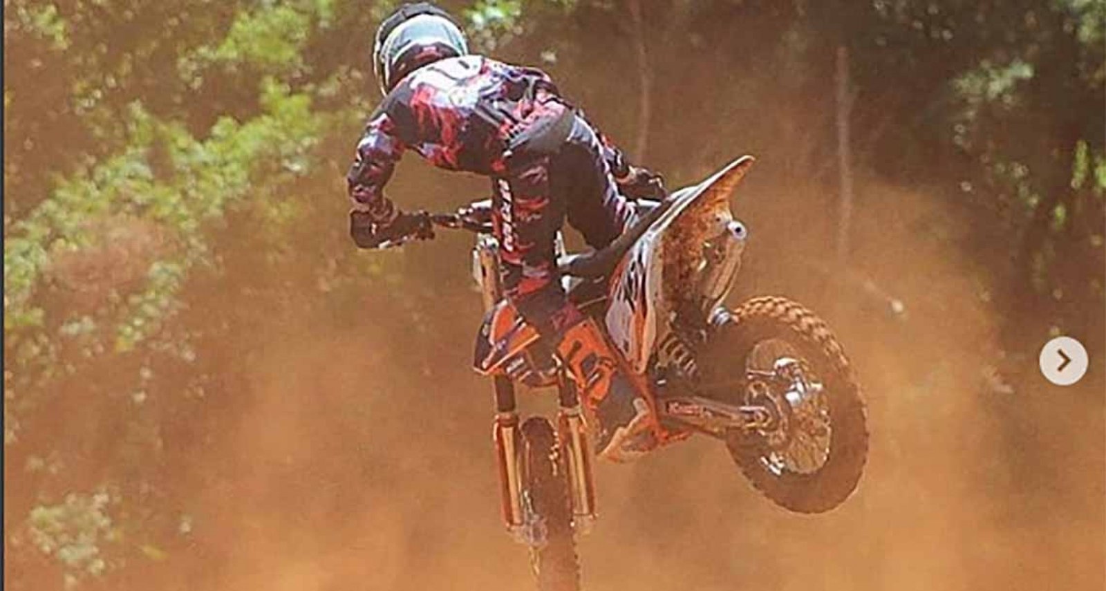 Imagem ilustrativa: Piloto tapejarense conquista pódio no Campeonato Brasileiro de Motocross