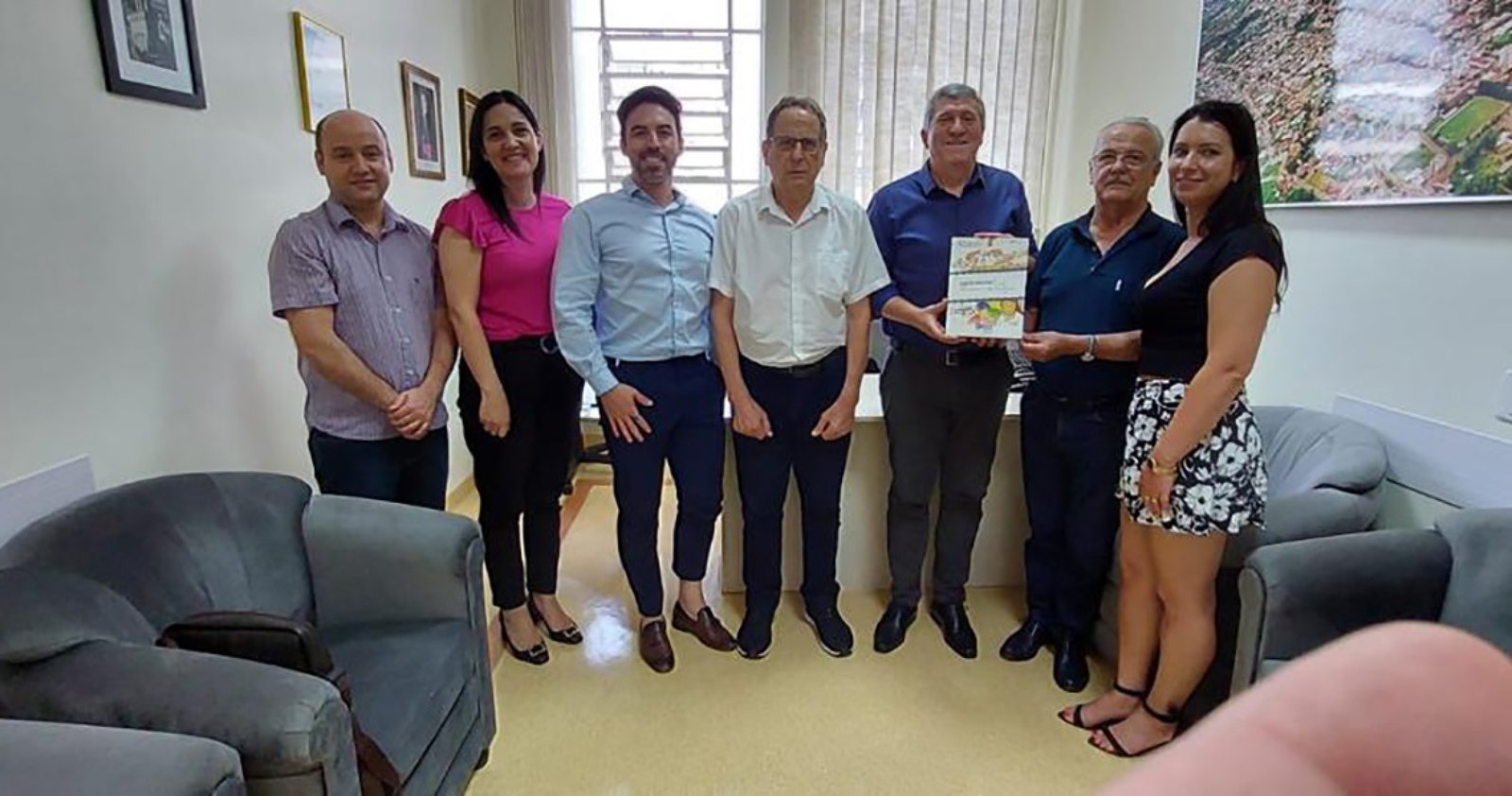 Imagem ilustrativa: Prefeito BIG participa de reunião com a direção do Hospital São Vicente de Paulo