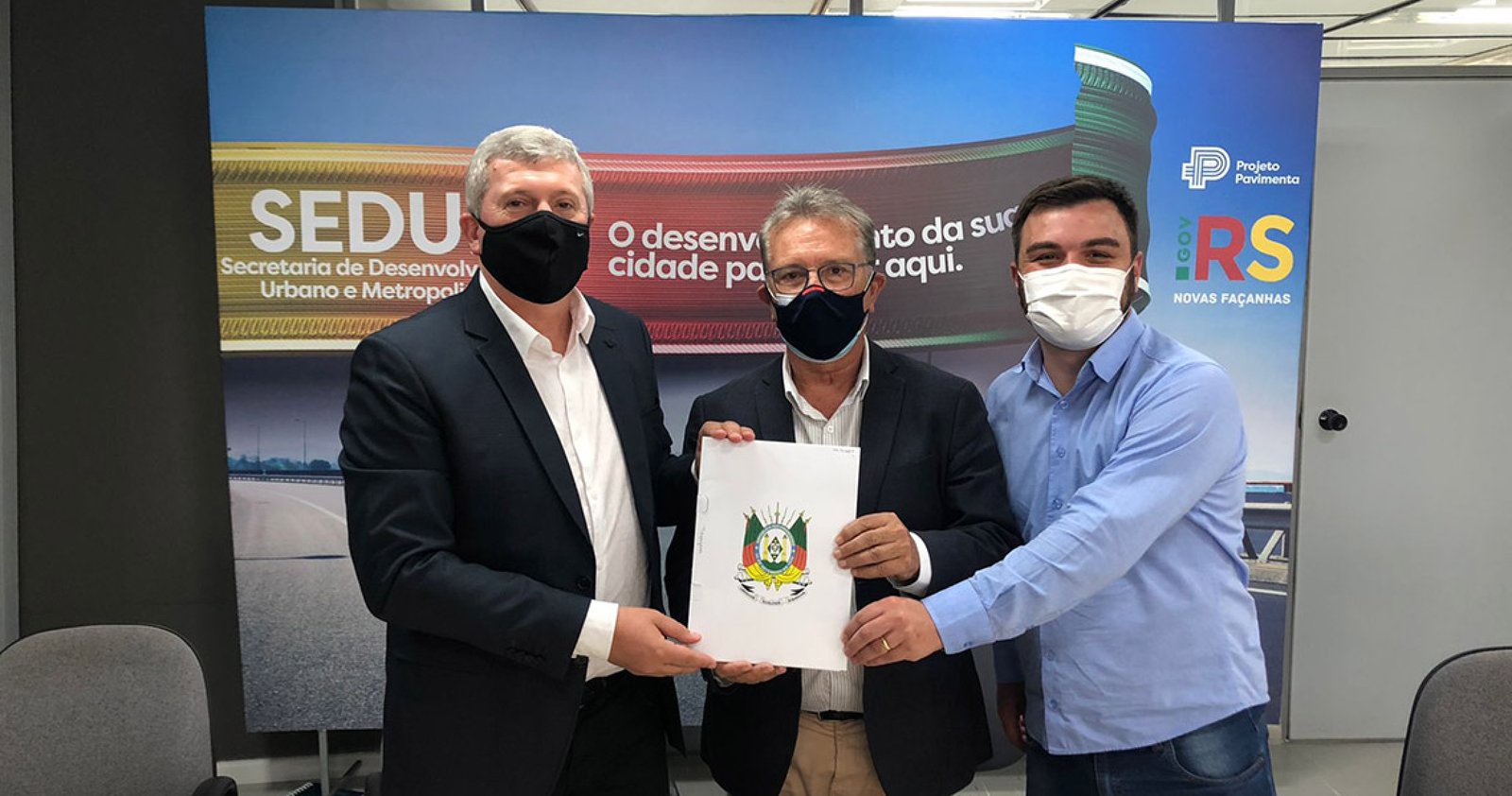 Imagem ilustrativa: Prefeito BIG assina convênio para asfaltamento da saída para Água Santa