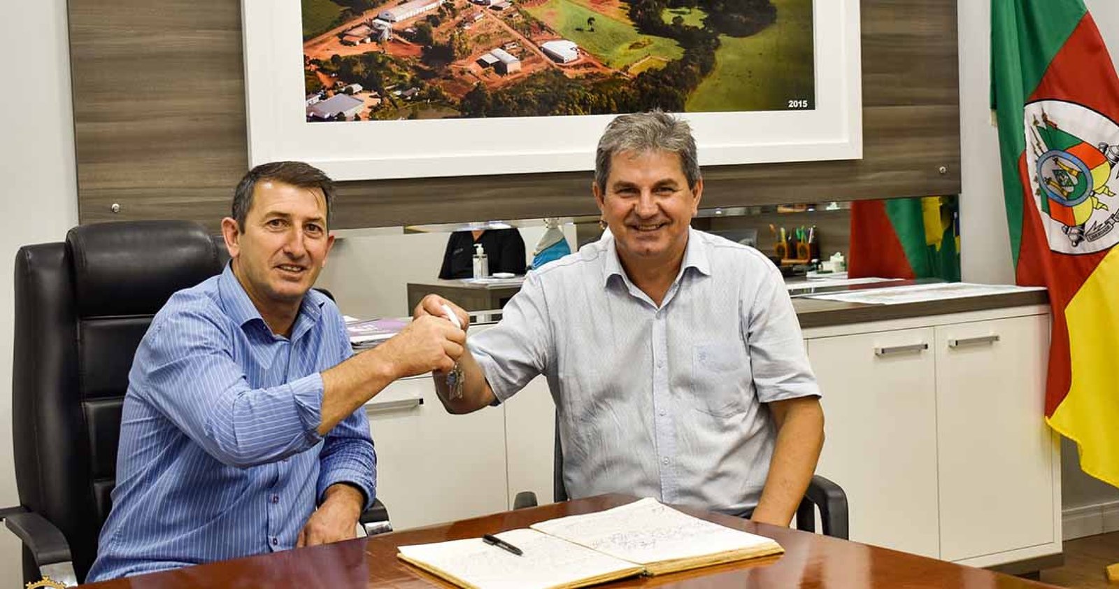 Imagem ilustrativa: Jones Cecchin assume a prefeitura de Ibiaçá