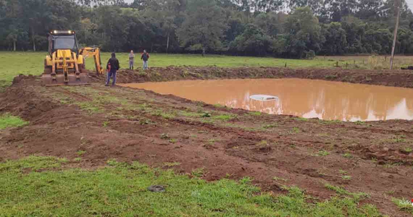 Imagem ilustrativa: Homem é encontrado morto em carro caído em açude, em Ibiaçá