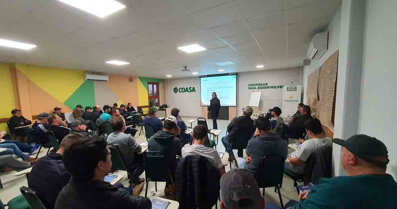 Imagem ilustrativa: Coasa realiza curso obrigatório de capacitação para aplicadores de produtos hormonais