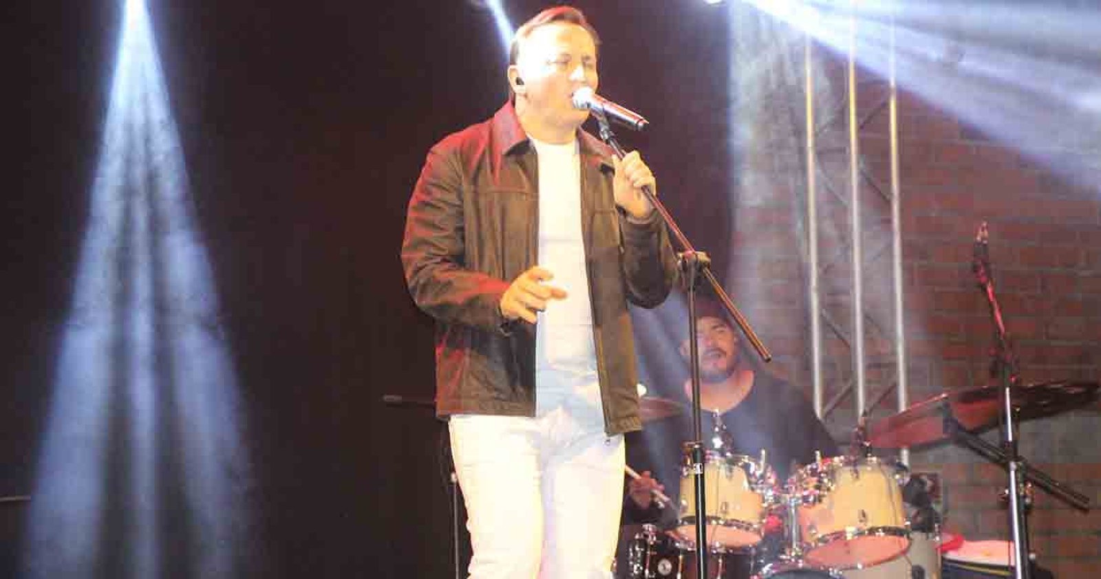 Imagem ilustrativa: Padre Ezequiel Dal Pozzo faz show em Vila Lângaro