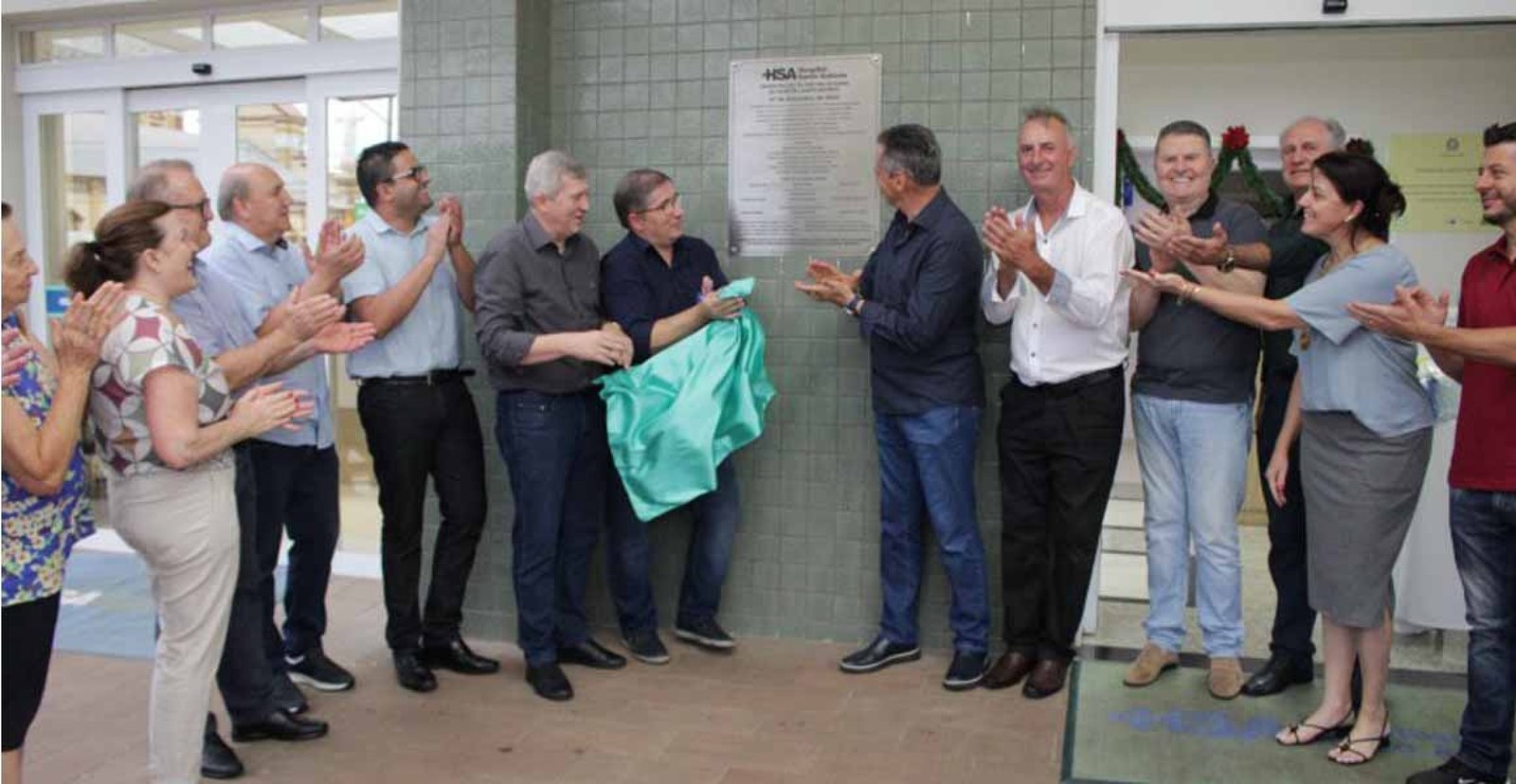 Imagem ilustrativa: HSA inaugura pintura externa com a presença do Dep. Fed. Giovani Cherini
