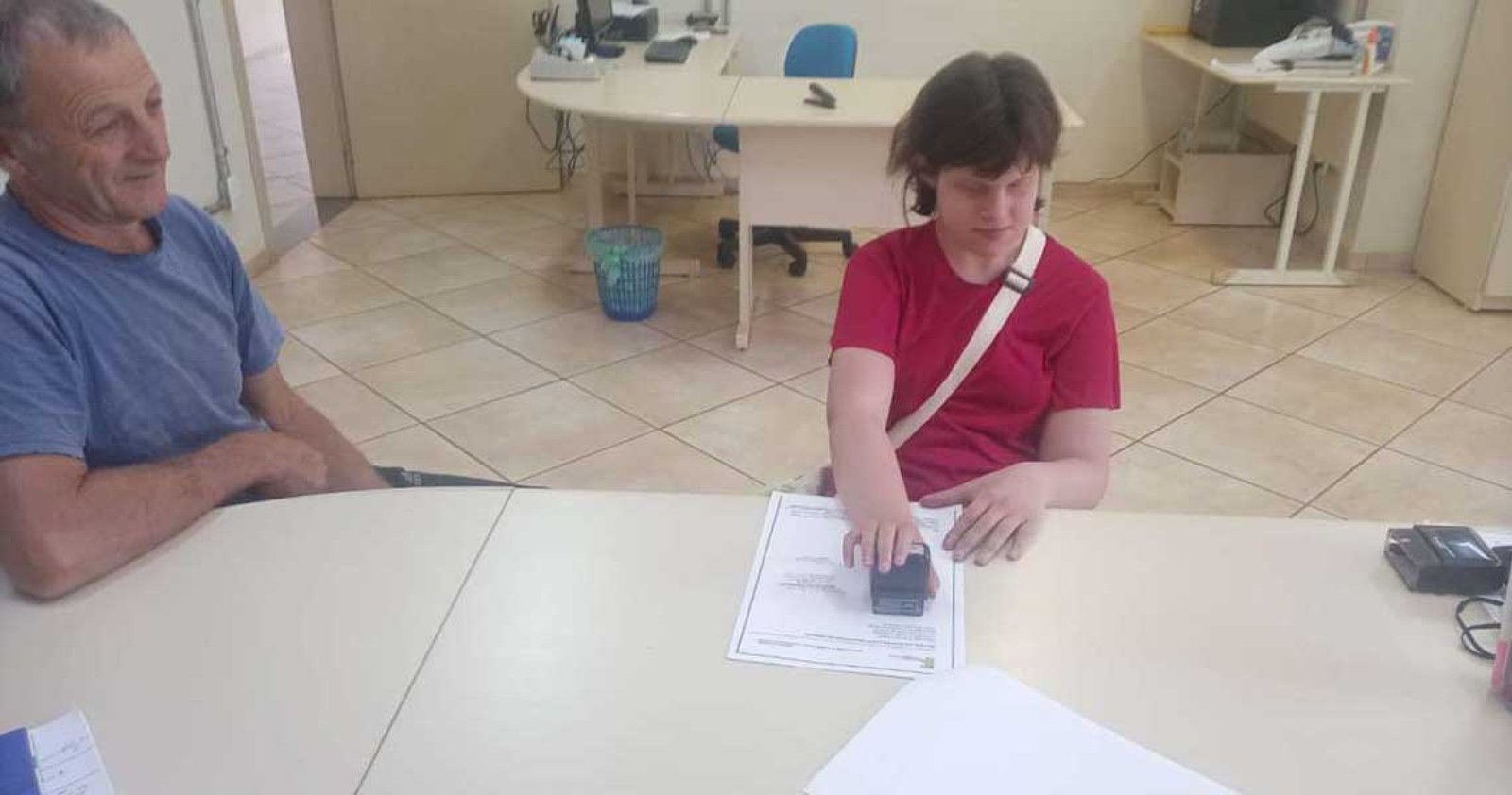 Imagem ilustrativa: Primeira aluna cega do Polo UAB de Tapejara realiza estágio em escola municipal