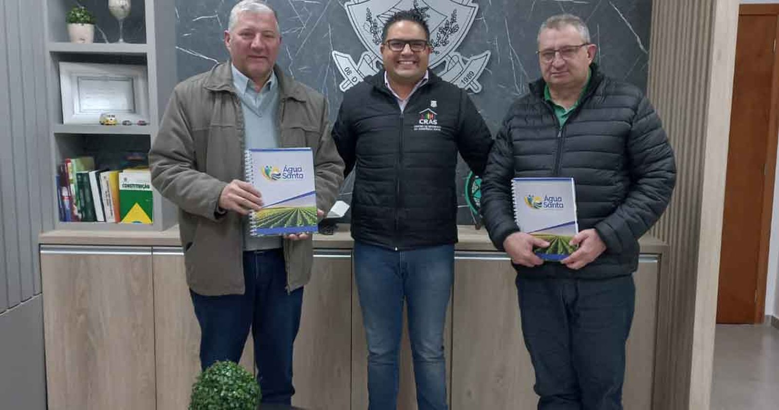 Imagem ilustrativa: Grupo Menegaz doará mobiliário para escola de Água Santa