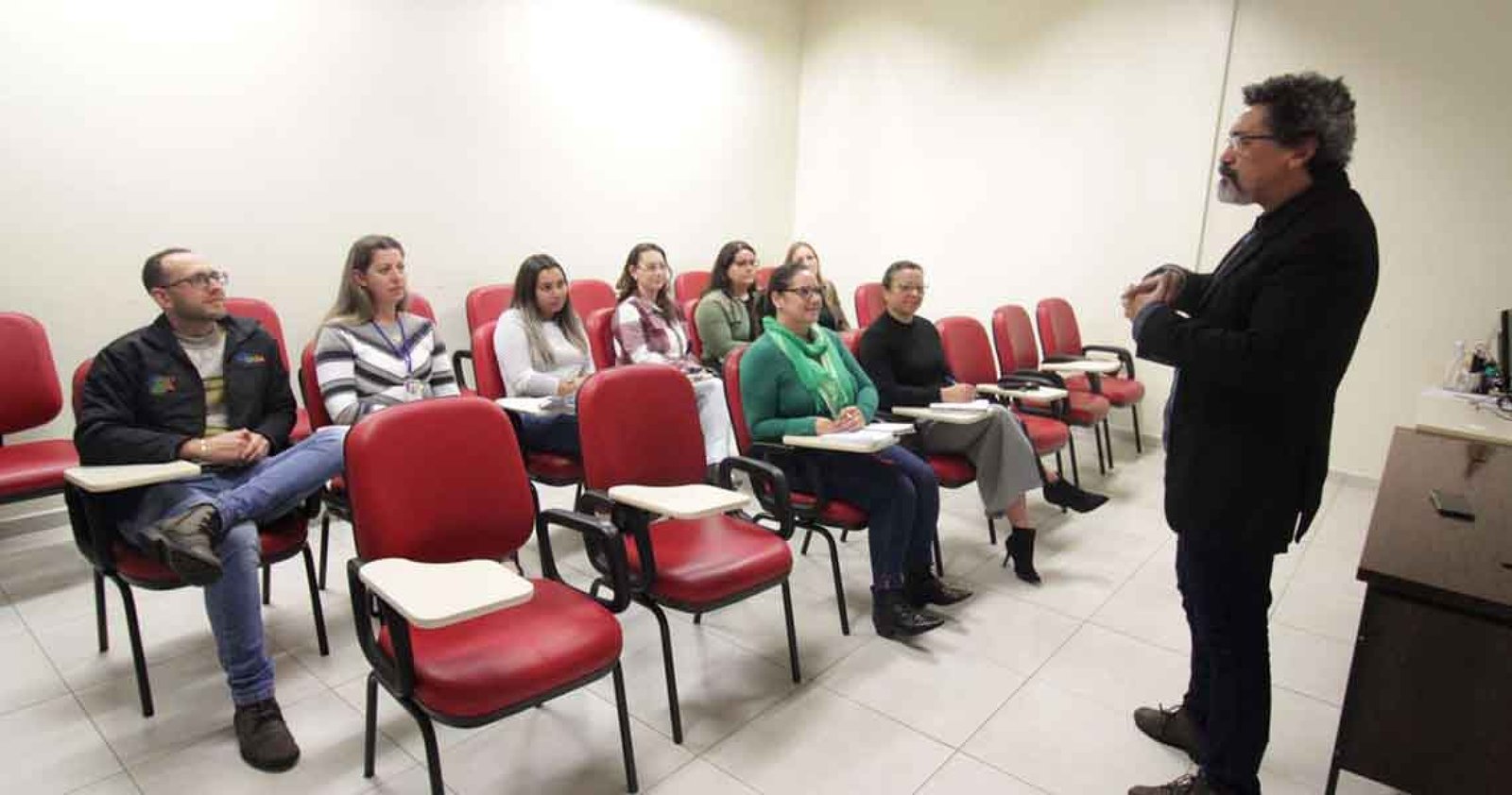 Imagem ilustrativa: Servidores municipais recebem capacitação para agilizar abertura de empresas