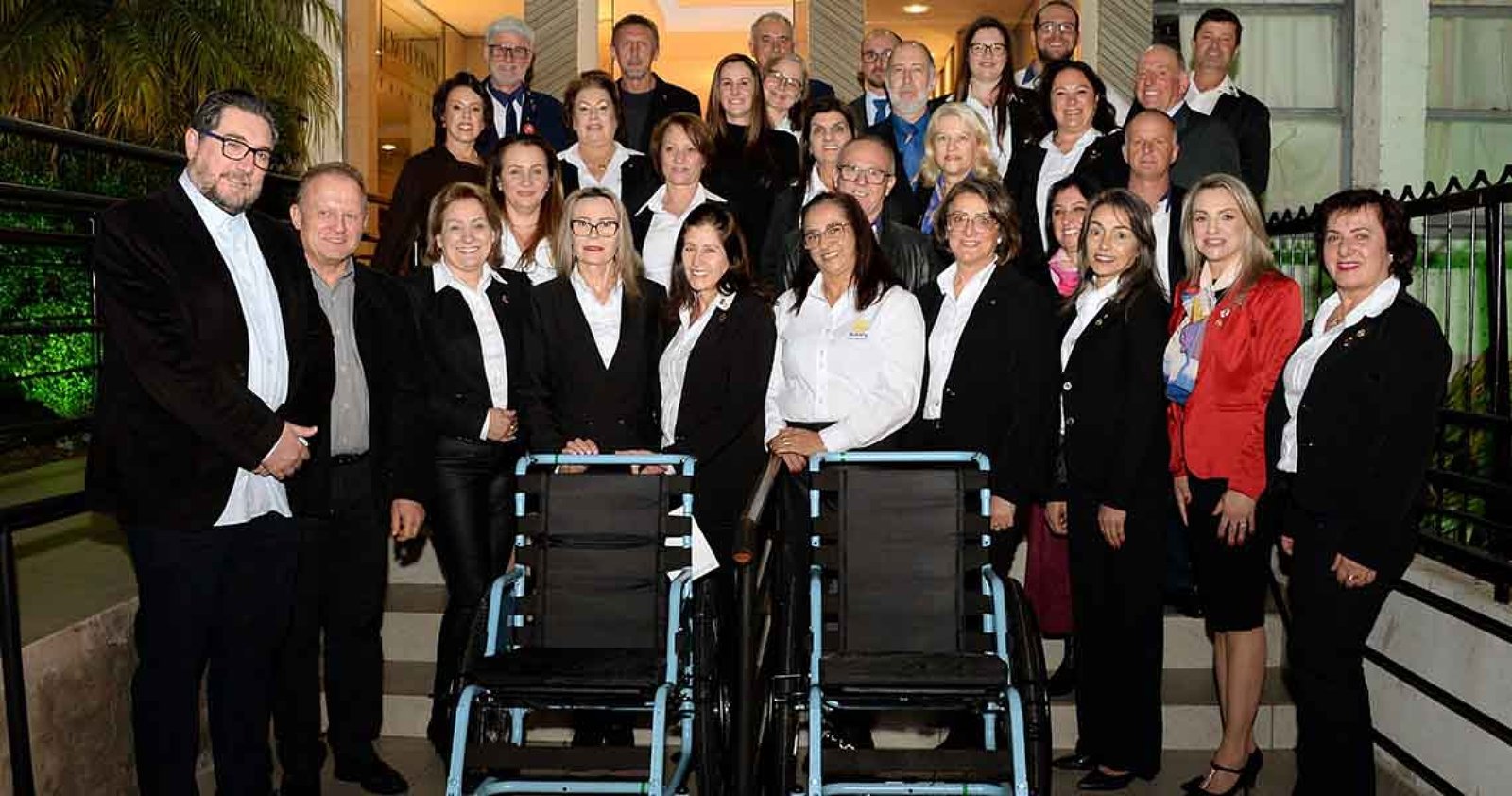 Imagem ilustrativa: Rotary entrega cadeiras de rodas em Tapejara