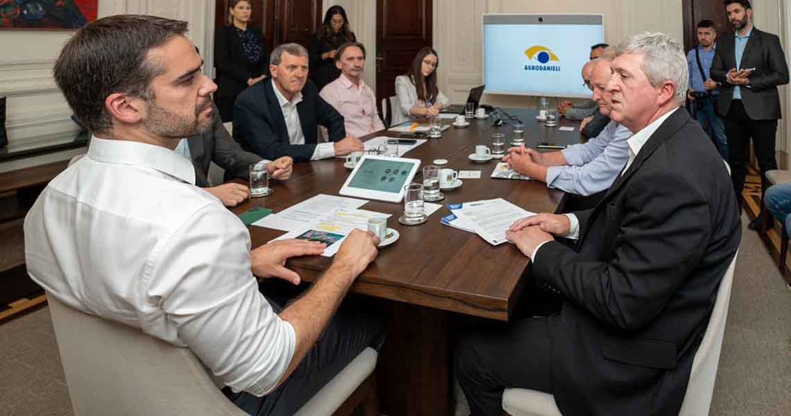 Imagem ilustrativa: Deputado Sossella se reúne com governador Eduardo Leite para tratar da construção do trevo na RS-463