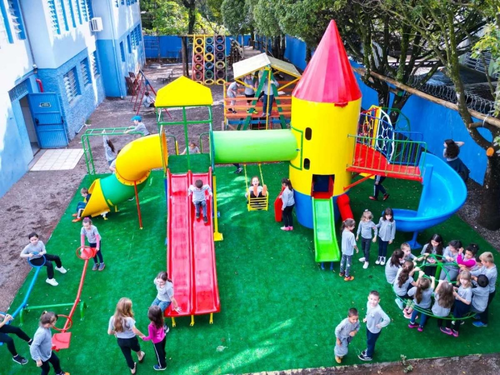 Imagem ilustrativa: Crianças da Escola Padre Raimundo Damin de Água Santa ganham novo Parquinho Infantil