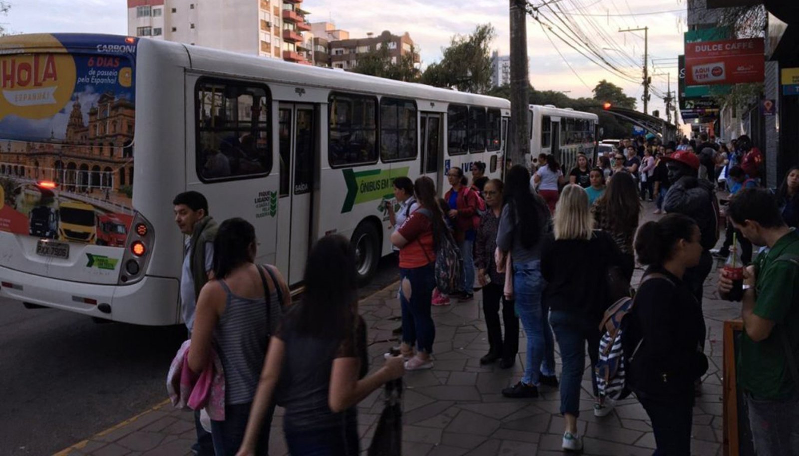 Imagem ilustrativa: Lei do desembarque noturno de mulheres fora das paradas é sancionada em Passo Fundo