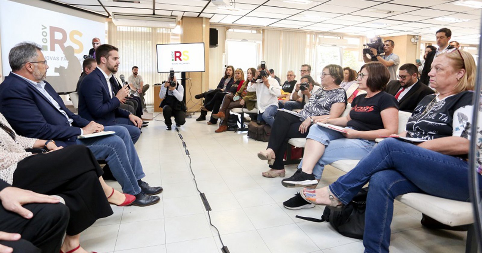 Imagem ilustrativa: Governador apresenta detalhes de reforma estrutural do Estado para professores