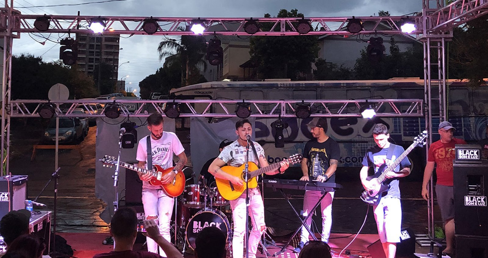 Imagem ilustrativa: Praça Lucélia Poletto recebe decoração natalina e shows