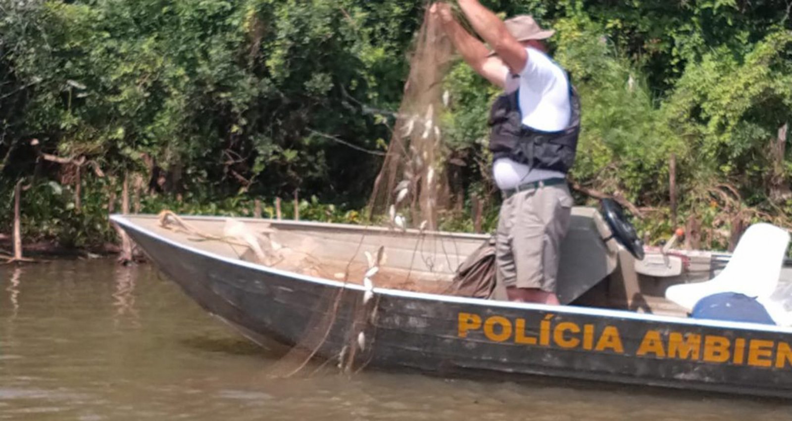 Imagem ilustrativa: Pelotão Ambiental apreende redes de pesca durante fiscalização nas águas da região