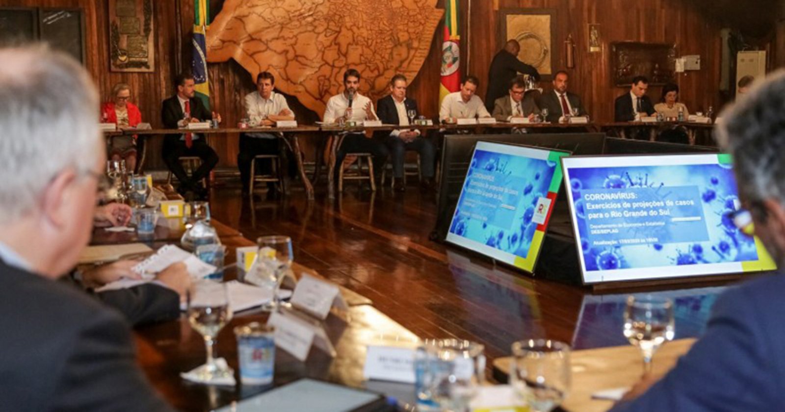 Imagem ilustrativa: A iniciativa privada também precisará se adaptar ao momento que vivemos, afirma Leite, em reunião