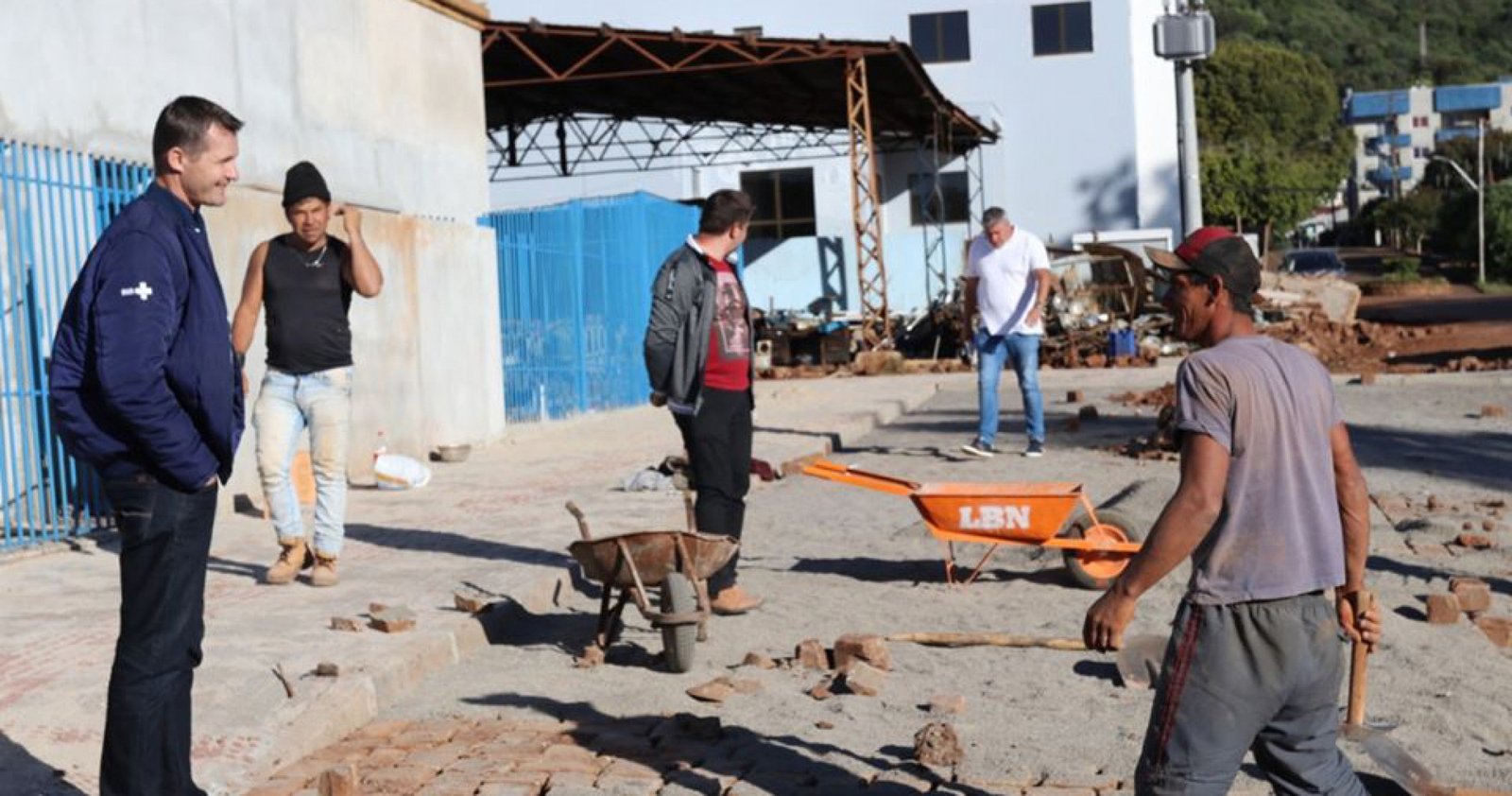 Imagem ilustrativa: Prefeito Jacir Miorando visita as obras em andamento no município de Água Santa