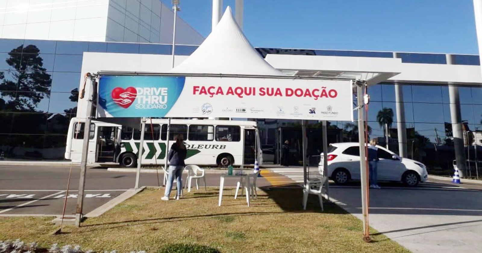 Imagem ilustrativa: Enfermeiros do HSVP são voluntários no Drive-Thru Solidário do Passo Fundo Shopping